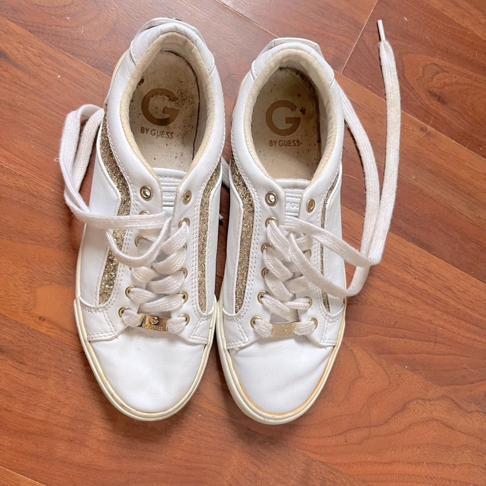 Guess White and Gold Casual Sneakers Women’s Size 8